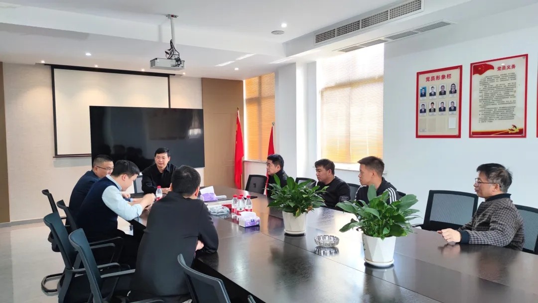热烈欢迎温州市专家、温州市机电技术协会秘书长陈强莅临我司开展技术指导及职称评定讲解